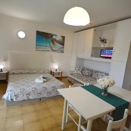 Lignano Appartement Lignano Sabbiadoro Buitenkant foto